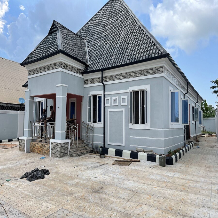 4 bedroom bungalow Location:Edo state